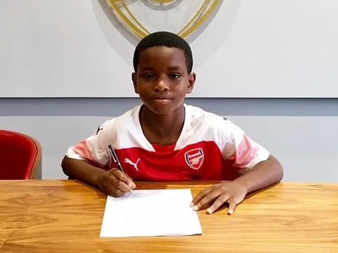 SỐC: Arsenal ký hợp đồng với cầu thủ 9 tuổi