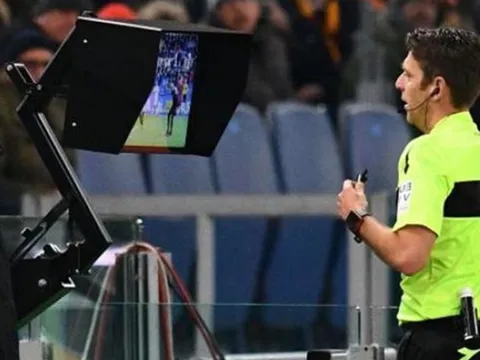 Trưởng ban trọng tài VFF: "Khó áp dụng VAR ở V-League năm nay"