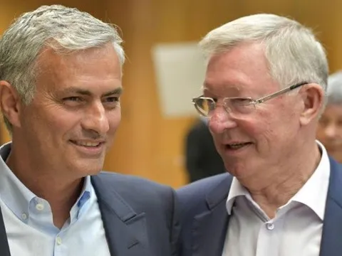 Mourinho à, Sir Alex từng làm cách này để xua đuổi 'bóng ma' khủng hoảng đấy!