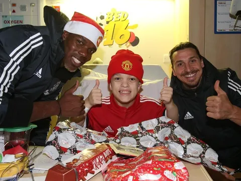 Dàn sao Premier League mang Giáng sinh ấm áp cho người hâm mộ