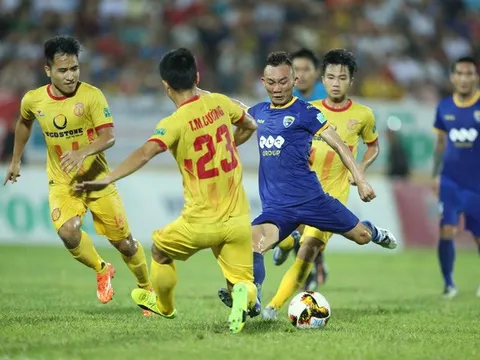 Cựu thủ môn U23 Việt Nam sai lầm, FLC Thanh Hóa chia điểm trước Nam Định
