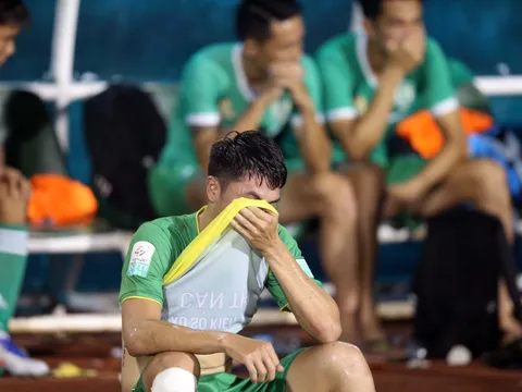 Cần Thơ xuống hạng, cầu thủ muốn đi cũng không xong