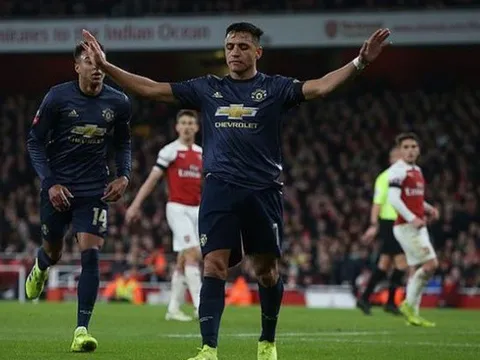 'Hàng phòng ngự Arsenal không chơi bóng như một tập thể'
