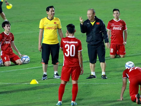 HLV Alfred Riedl và Minh Phương chỉ ra trở ngại lớn nhất của ĐT Việt Nam
