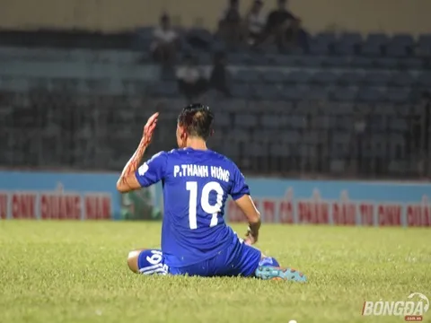 Thanh Hưng đổ máu sau pha va chạm với cầu thủ HAGL