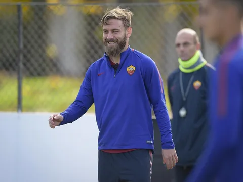 De Rossi lấy lại được nụ cười sau thất bại cùng đội tuyển Italia