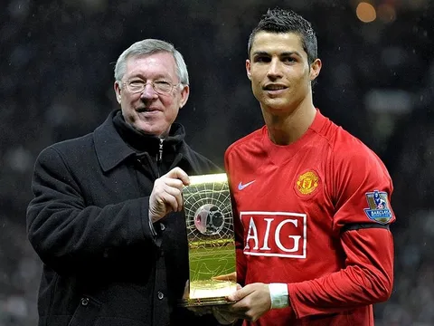 SỐC! Ronaldo công khai "thả thính" Man Utd