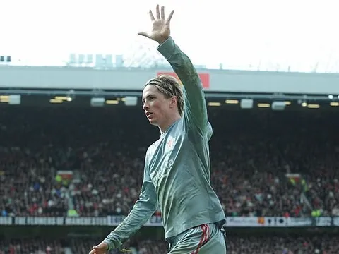 Giơ 5 ngón tay ăn mừng, Harry Wilson bắt chước Torres chọc giận Man Utd