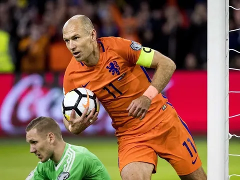 Robben chia tay ĐTQG: Ma thuật của kèo trái cũng không vớt nổi con tàu đắm