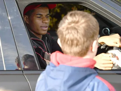 Ngày sinh nhật, Rashford bị chặn lại trên đường đến Carrington