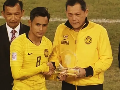 2 đỏ, 17 vàng, 124 lỗi - Làm thế nào để Malaysia nhận giải Fair-play?