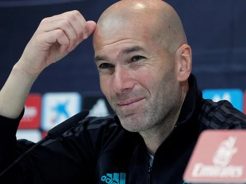Zidane mạo hiểm bay như chim tại Dubai