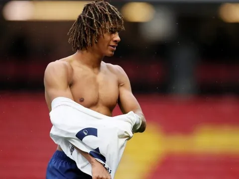 Fan Man Utd ủng hộ Mourinho mua sao Bournemouth