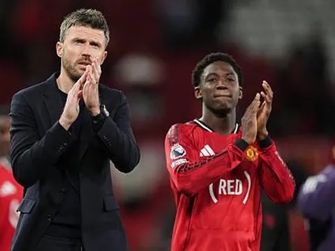 Carrick đã cứu rỗi Mainoo khỏi sai lầm của Ruben Amorim