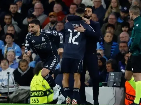 Trent Alexander-Arnold đẩy Carvajal lên băng ghế dự bị Real