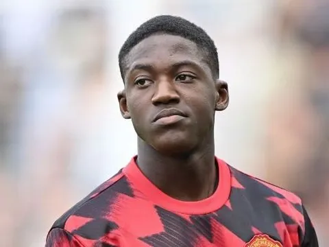 Sự tiến hóa đáng kinh ngạc của Kobbie Mainoo tại Man Utd