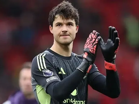 CĐV Man Utd phát cuồng với Senne Lammens