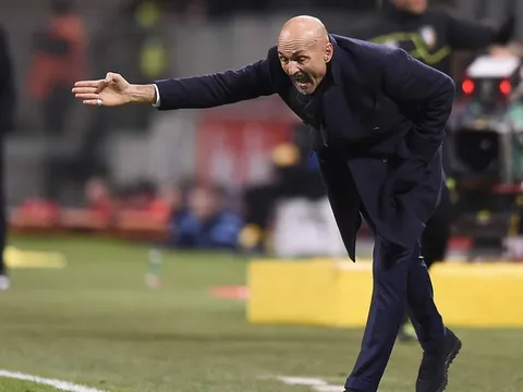Spalletti 'đá xoáy' Inzaghi sau trận hòa may mắn