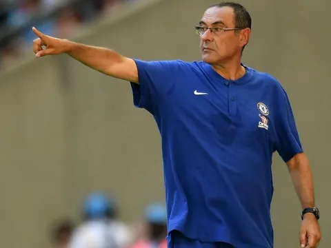Sarri: "Cộng đồng nào cũng vậy, luôn luôn tồn tại những kẻ ngu ngốc"
