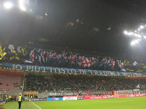 Thi đấu chệch choạc, AC Milan vẫn chiếm trọn trái tim người hâm mộ