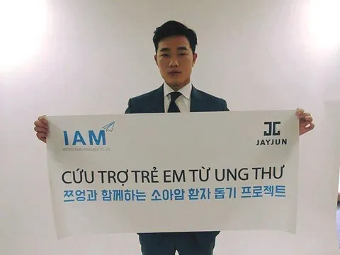 Xuân Trường “ghi bàn” bên lề sân cỏ K-League