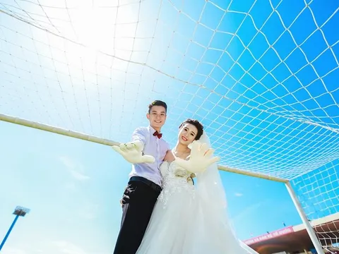 Cựu tuyển thủ U23 Việt Nam ra mắt bộ ảnh cưới đẹp lung linh trên sân Cẩm Phả