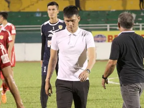 Ngó lơ HLV Alain Antoine, Quyền chủ tịch Công Vinh thân mật con trai HLV Calisto