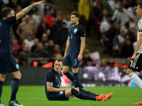 24 phút ngắn ngủi của Phil Jones vs tuyển Đức