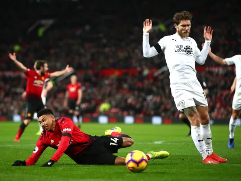 28 lần bắn phá, 74% kiểm soát bóng - Làm thế nào để Man Utd mất điểm?