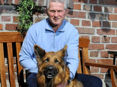 HLV Heynckes cho cún cưng thi chạy với sao Bayern
