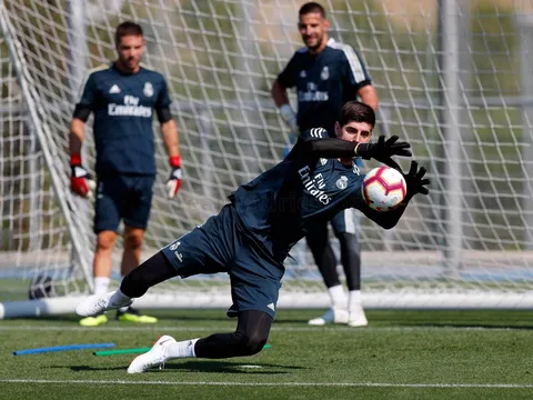 Courtois miệt mài tập luyện, chờ Lopetegui trao cơ hội