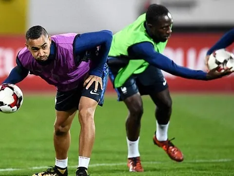 Chelsea chia thành 2 đội, Kante liên tục 'so kè' với Jorginho