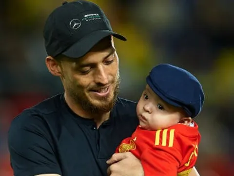 David Silva chia tay La Furia Roja trước sự chứng kiến của con trai