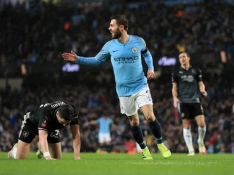 3 điểm nhấn Man City 5-0 Burnley: De Bruyne lên đồng, Pep tìm ra người thế Mendy