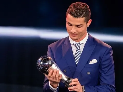 3 mối nguy hại khôn lường Ronaldo có thể gánh chịu vì tấm thẻ đỏ
