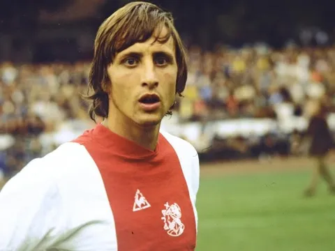 36 năm ngày Johan Cruyff khai sinh lối đá penalty 2 người