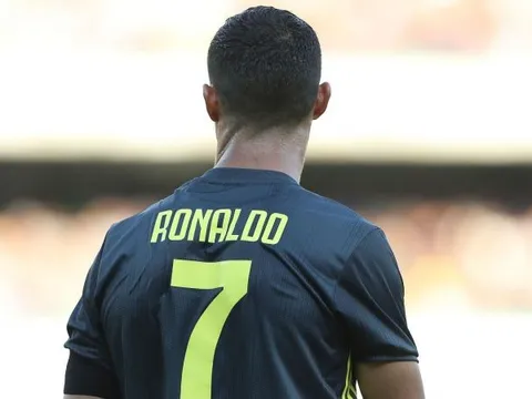 Ronaldo nói gì khi 'tịt ngòi' trong trận ra mắt Juventus?