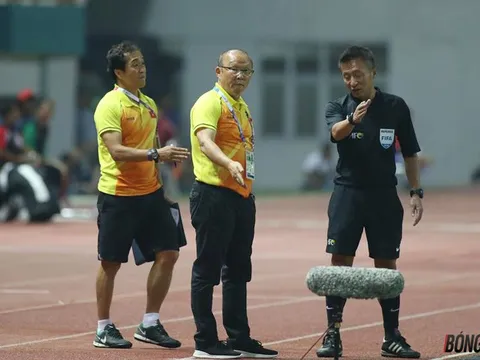 U23 Việt Nam bị phạm lỗi thô bạo, thầy Park nổi nóng với trọng tài