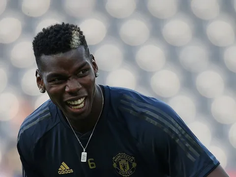 Pogba cười sặc sụa trước tin đồn Ronaldo đề nghị Juve chiêu mộ anh