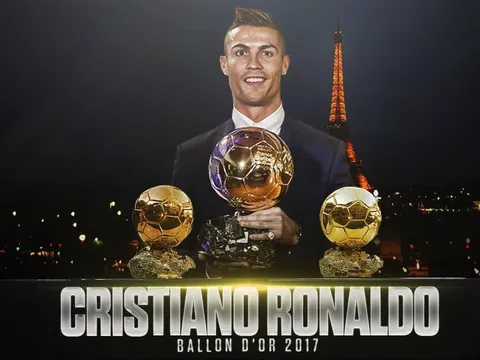 Ronaldo nhận Quả bóng Vàng trên tháp Eiffel