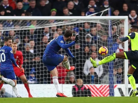 Có hay không chuyện Hazard phản đối "Sarri-ball"?