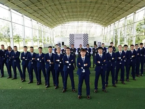 Về phố núi "dàn sao" U23 Việt Nam mặc vest sang chảnh sẵn sàng trở lại V-League