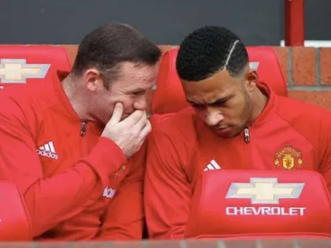 Depay 'đá đểu' Rooney sau chia sẻ của người đàn anh