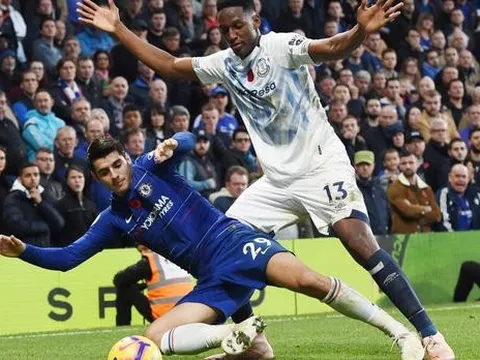 Có thể Morata diễn "lố", nhưng Chelsea thực sự mất oan penalty