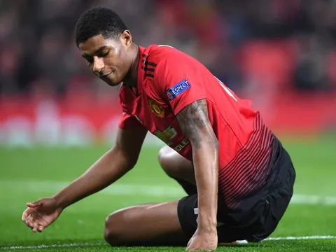 "Rashford vẫn cứ chạy chỗ, nhưng chẳng ai định chuyền cho cậu ấy cả"