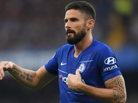 Olivier Giroud lên tiếng chia sẻ về... gay
