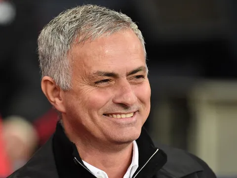 Nhà Glazers "bốc hơi" 300 triệu bảng, Mourinho vẫn được cấp tiền tấn