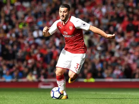 Không muốn tiếp tục "đứng tim", Arsenal nên "đào góc tường" Barca