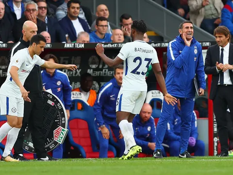 Conte lên tiếng bảo vệ Batshuayi giữa cơn bão chỉ trích