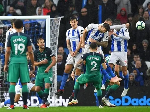 Xuất hiện pha đấm bóng "chuyên nghiệp" của tiền đạo Brighton trước Tottenham